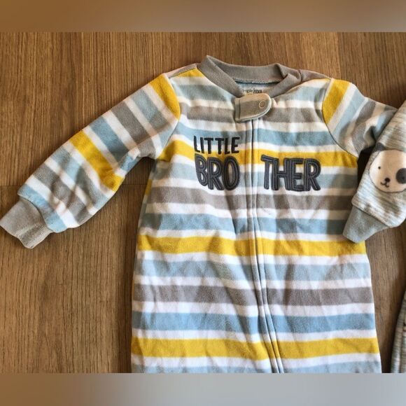 📳 Carters | 2 Fleece Sleepers - Picture 2 of 5